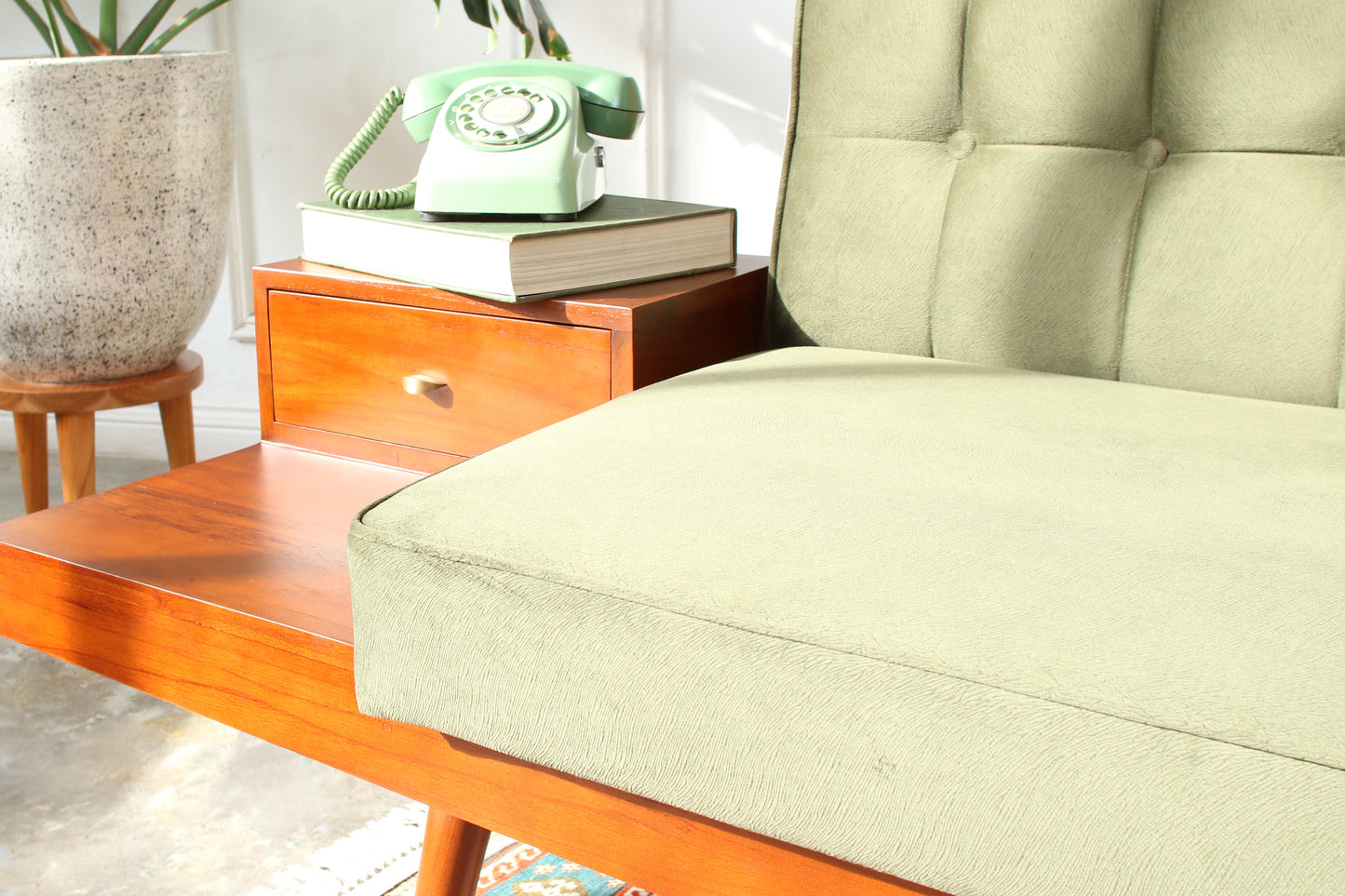 Holden Sofa tanpa Sandaran Lengan dengan Laci (Three Seater)