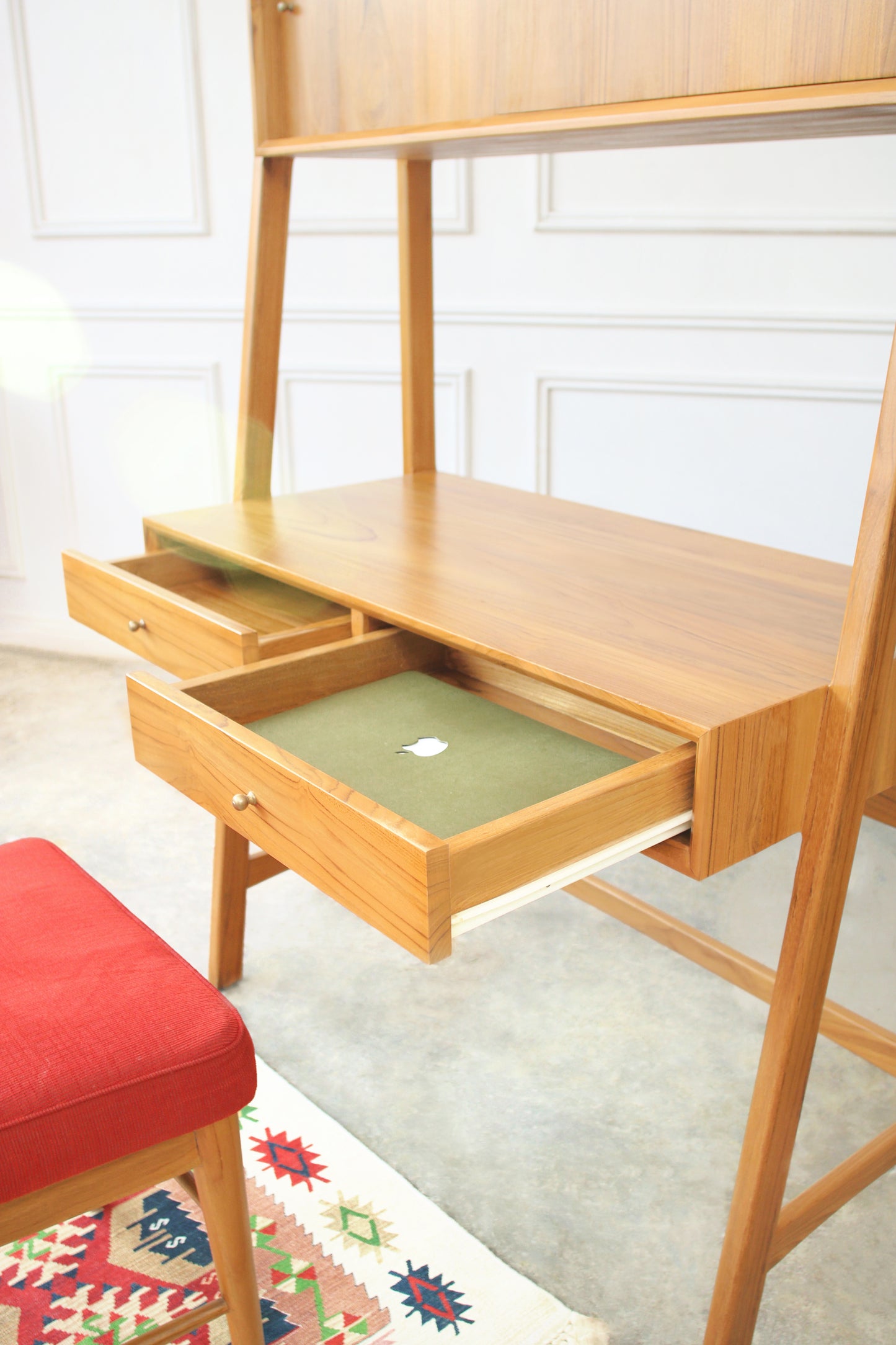 Danish Meja Kerja Serbaguna