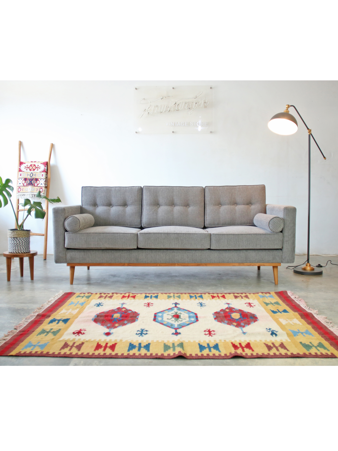 Gezel Sofa Berlengan (Three Seater)