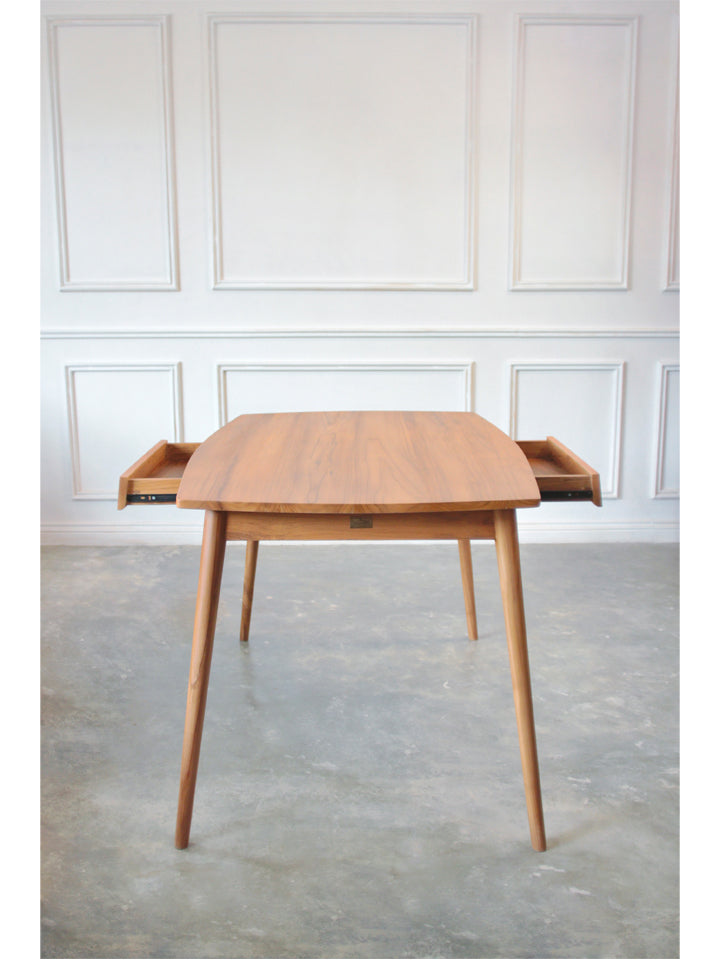Meja Makan Oval
