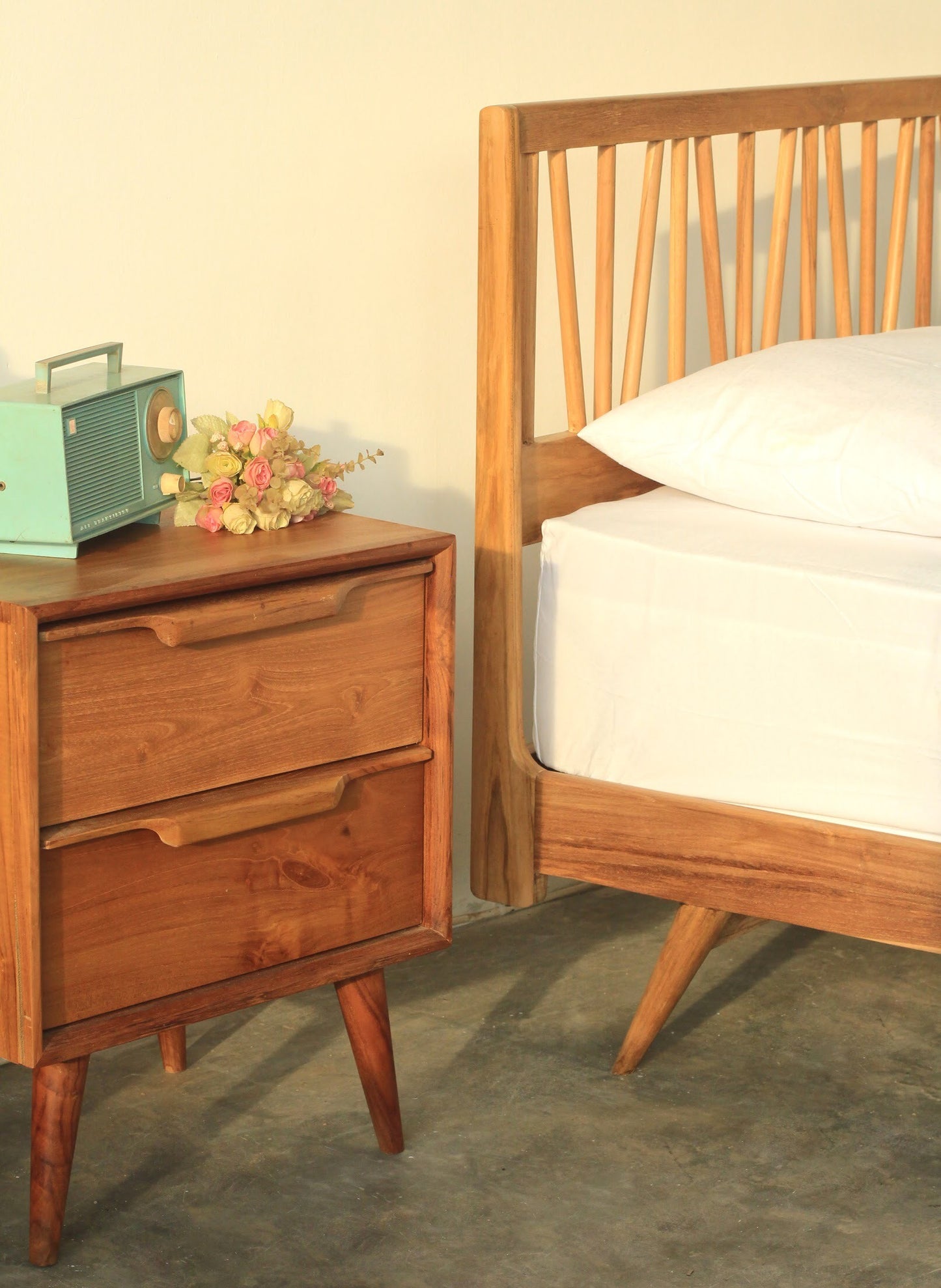 Dipan Tempat Tidur Retro