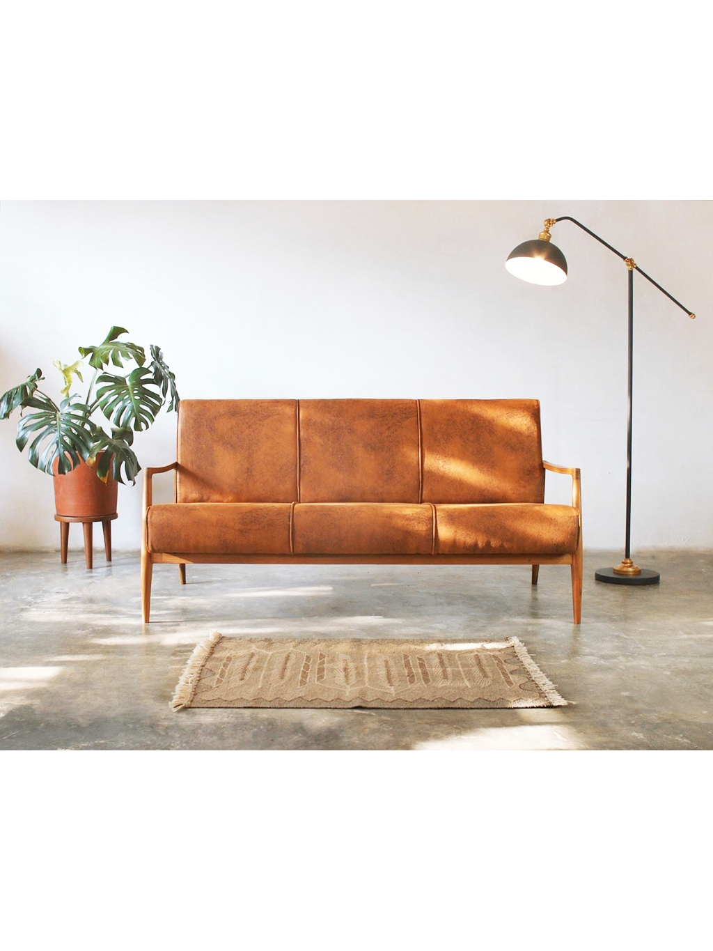 Airy Scandinavian Kursi dengan Sandaran Lengan (Three Seater)