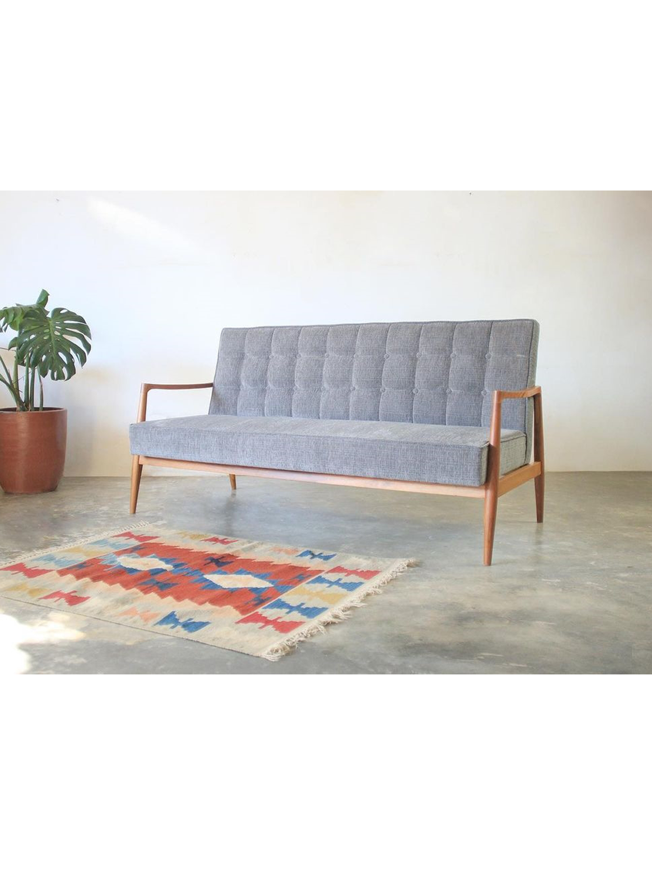 Airy Scandinavian Kursi dengan Sandaran Lengan (Three Seater)