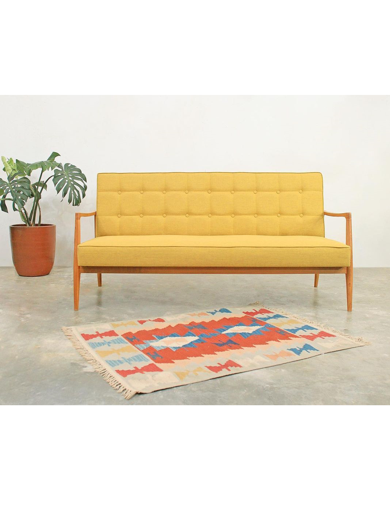 Airy Scandinavian Kursi dengan Sandaran Lengan (Three Seater)