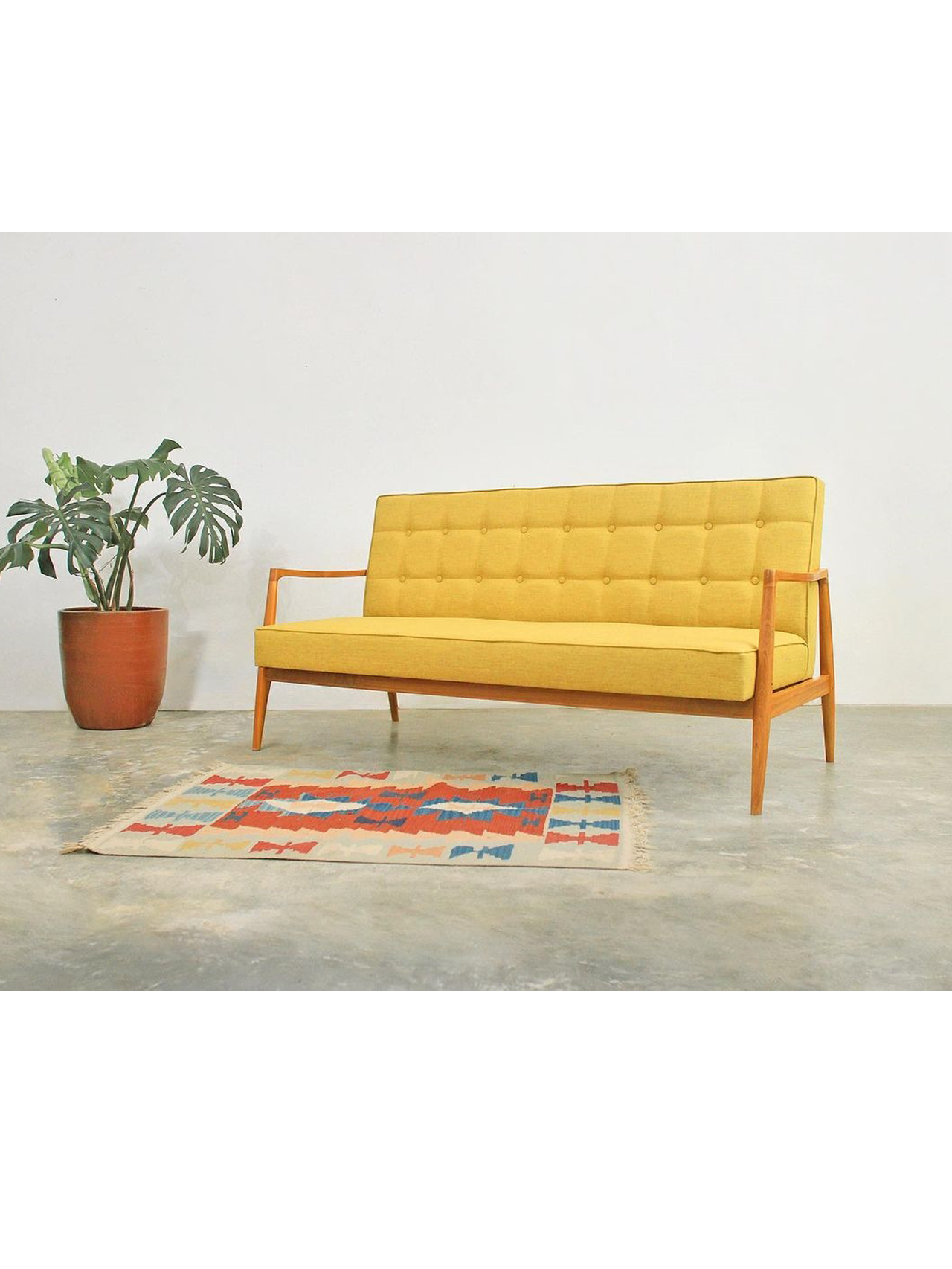 Airy Scandinavian Kursi dengan Sandaran Lengan (Three Seater)