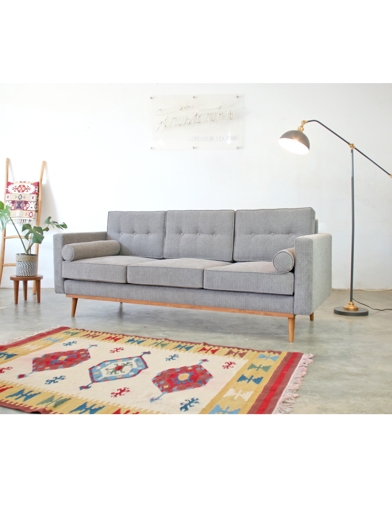 Gezel Sofa Berlengan (Three Seater)