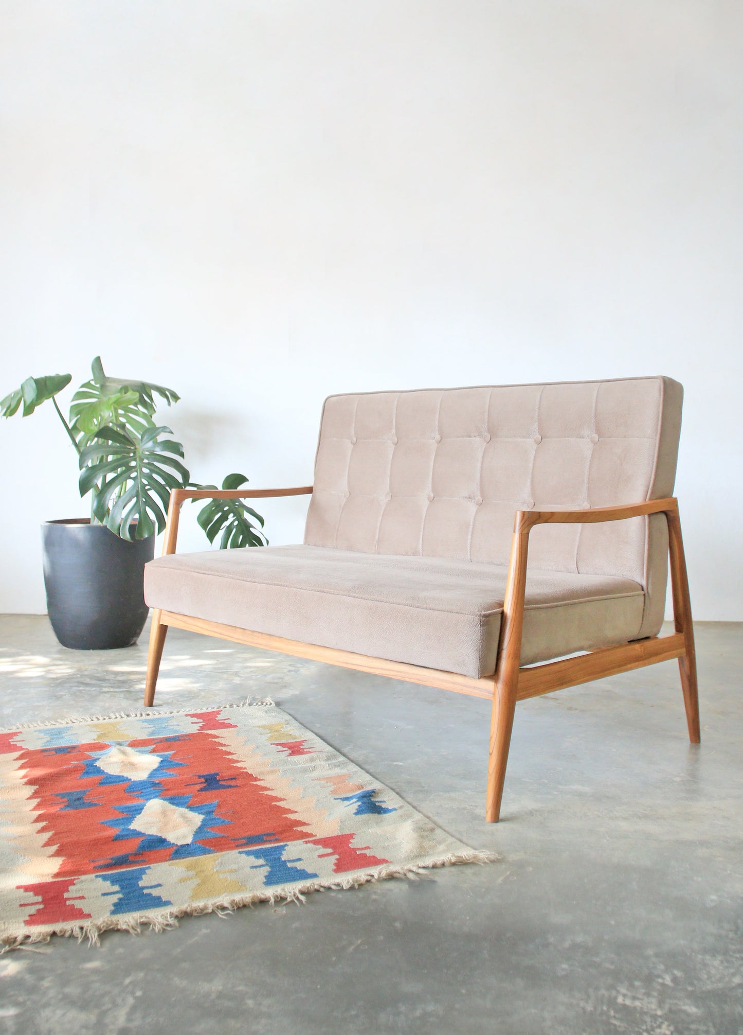 Airy Scandinavian Kursi dengan Sandaran Lengan (Double Seater)
