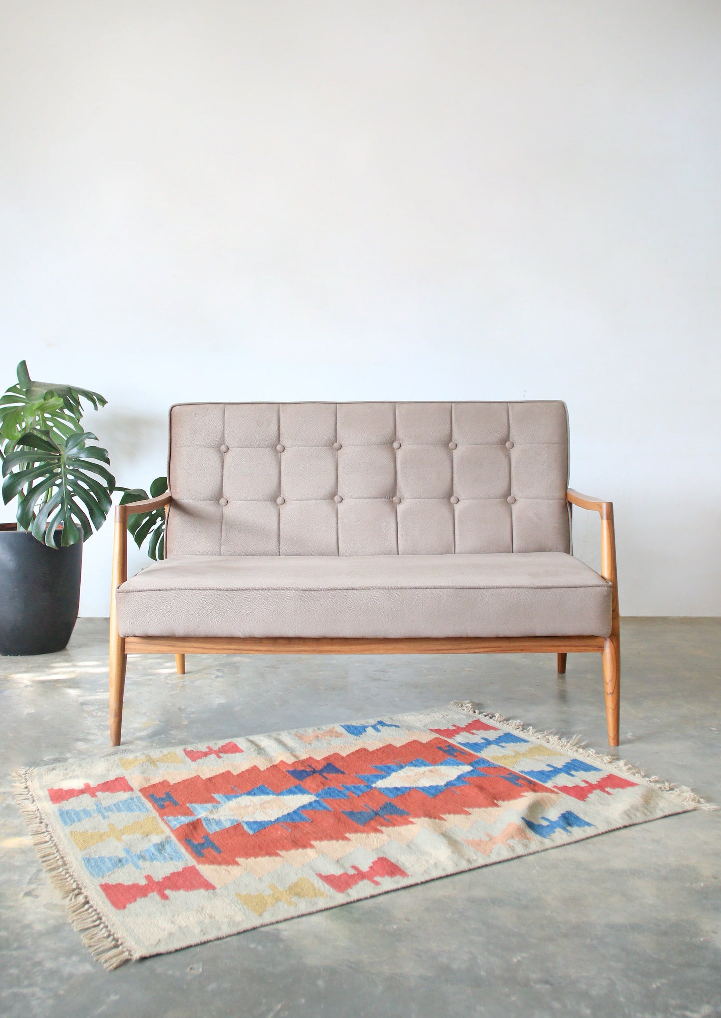 Airy Scandinavian Kursi dengan Sandaran Lengan (Double Seater)