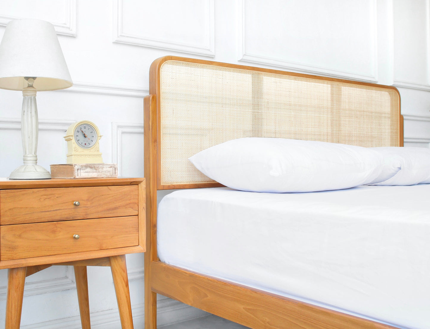 Dipan Tempat Tidur Sienna