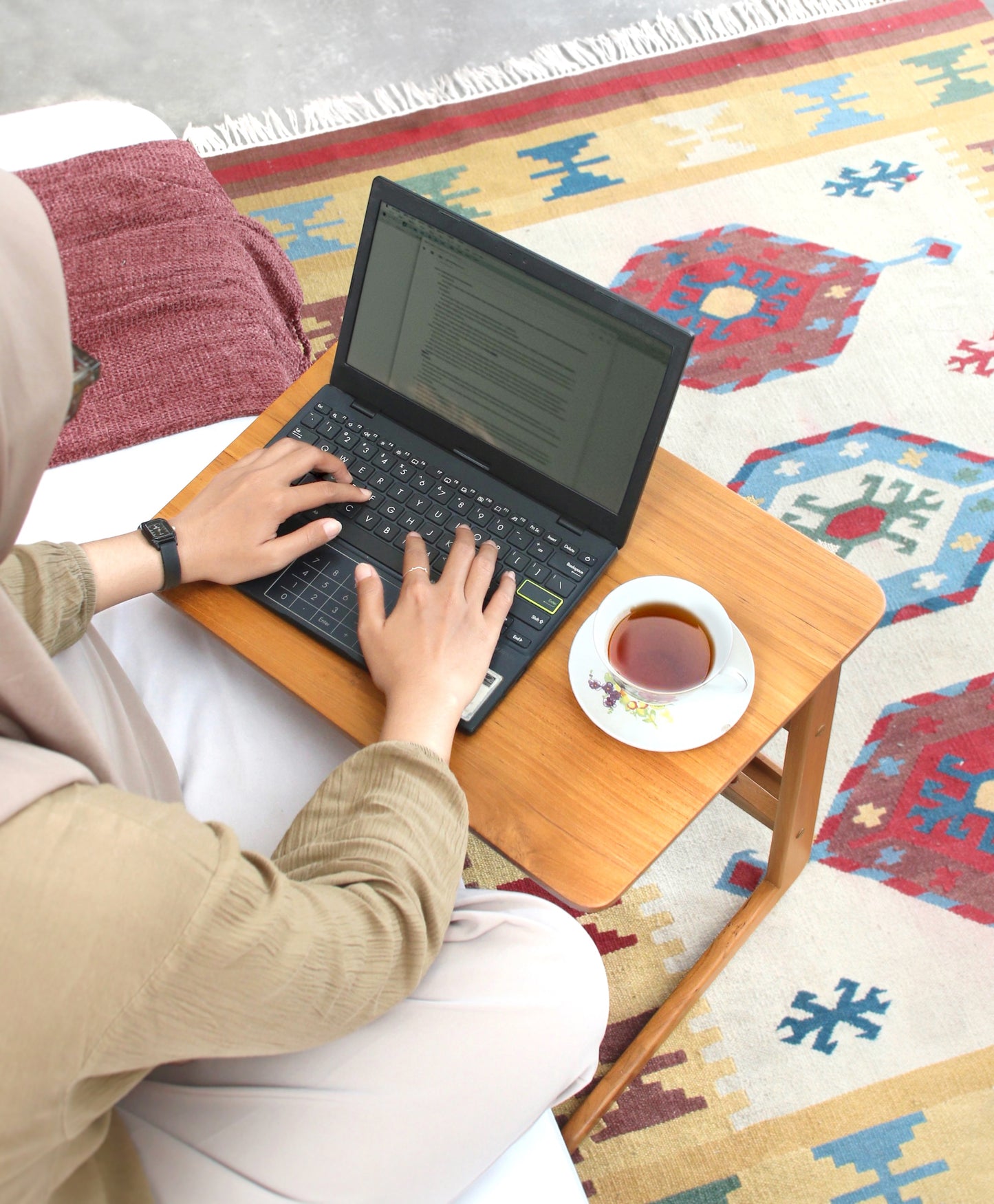 Hita Meja Laptop Serbaguna