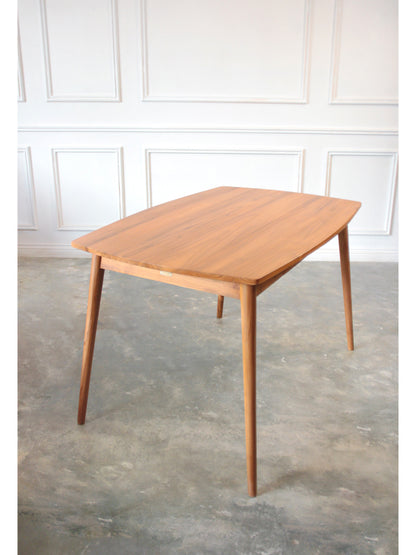 Meja Makan Oval