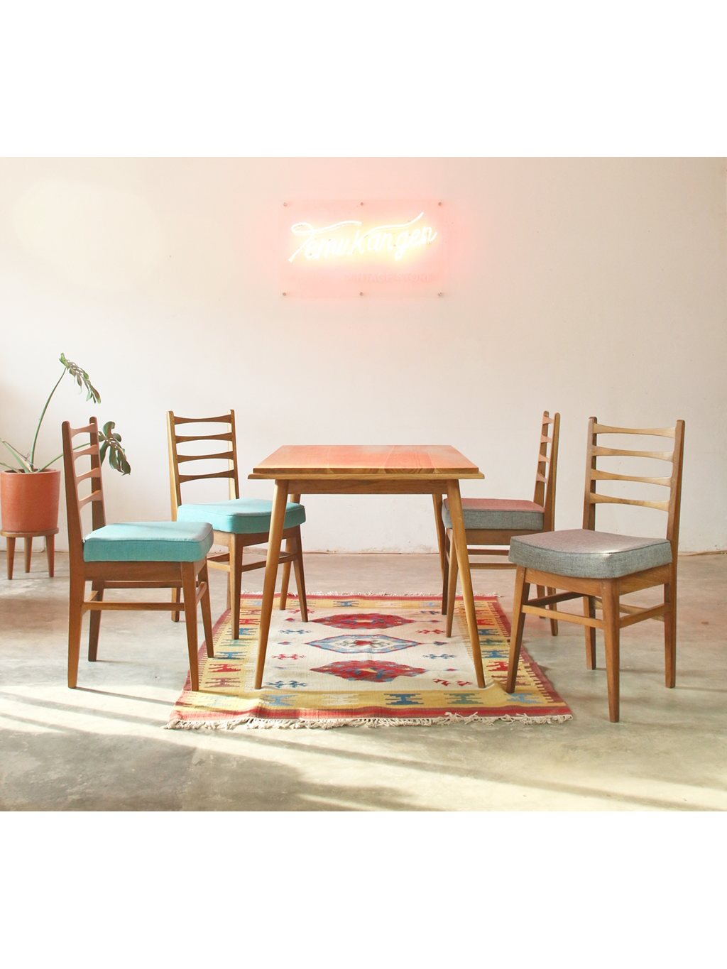 Nami Dining Set